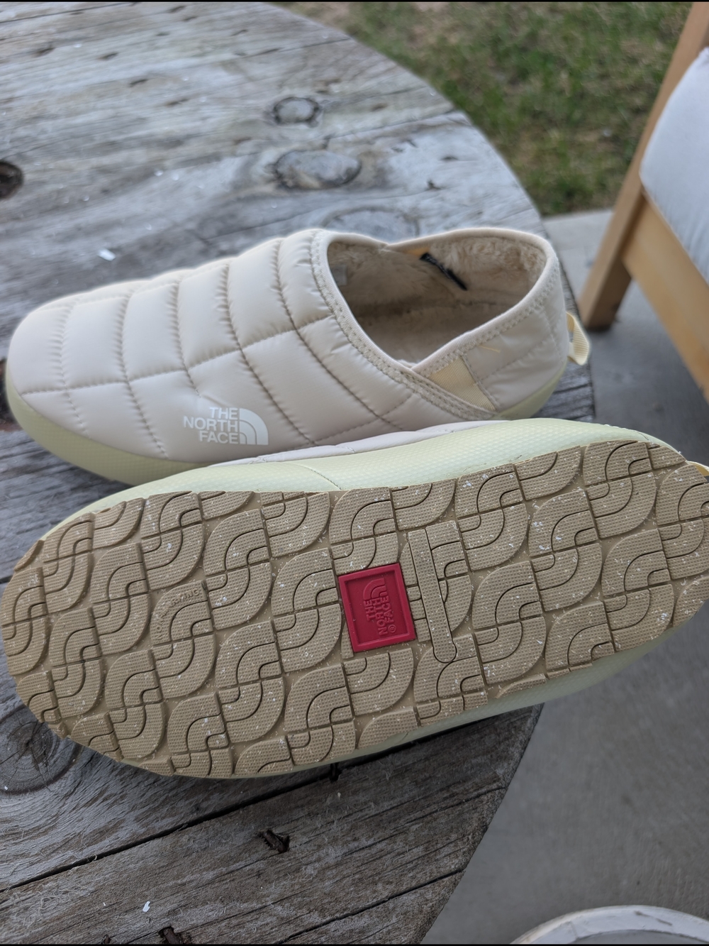 NWOT The North Face Thermoball Quilted Slip-On Clog in Cream - Picture 2 of 4